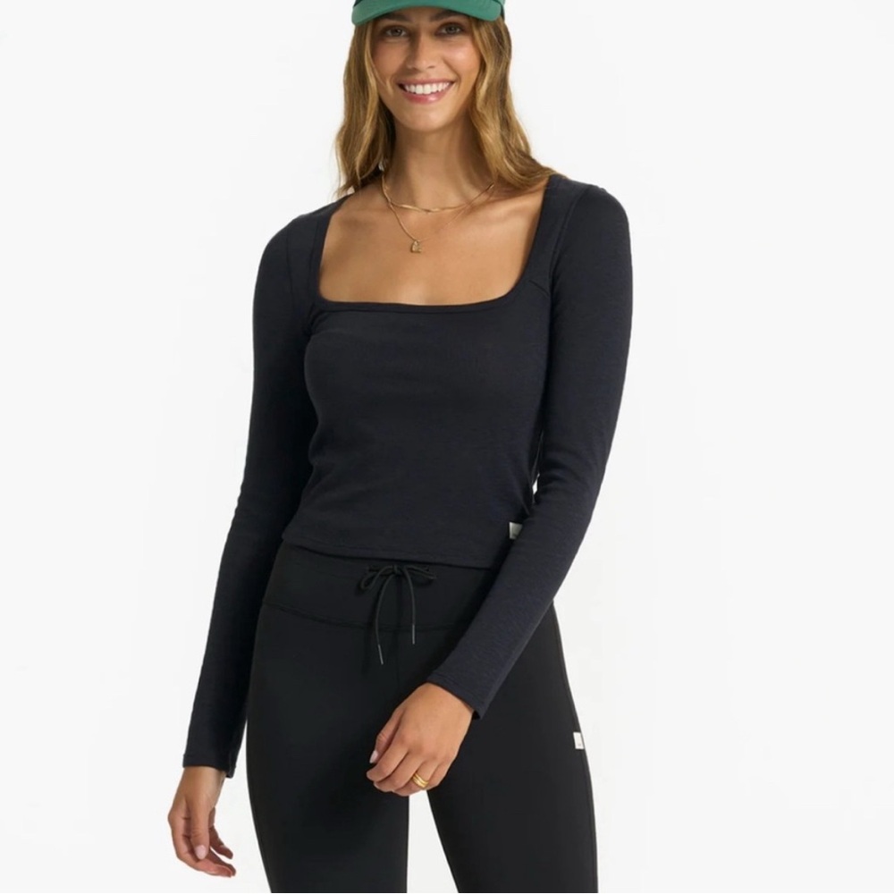 Vuori Women's Long Sleeve Tee - Black